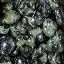 Load image into Gallery viewer, Assorted Gemstone Hearts 30mm