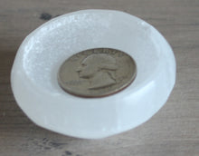 Load image into Gallery viewer, Selenite 2&quot; bowl