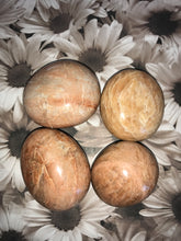 Load image into Gallery viewer, Peach Moonstone Palm Stones